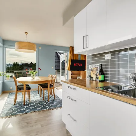 Arctic Heights With Spectacular Sea & Mountain View Leilighet *