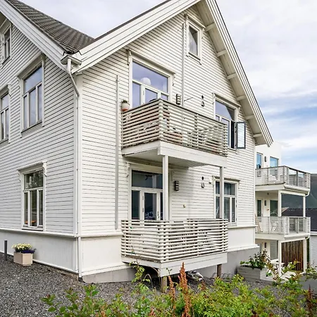 Arctic Heights With Spectacular Sea & Mountain View Leilighet *
