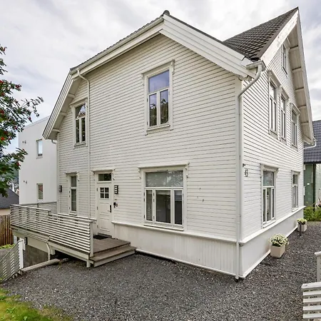 Arctic Heights With Spectacular Sea & Mountain View Leilighet *