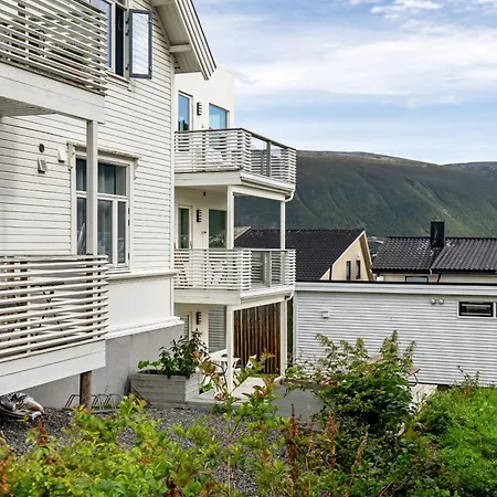 Arctic Heights With Spectacular Sea & Mountain View *
