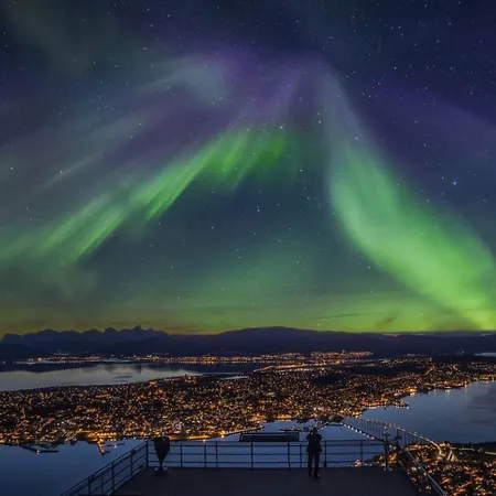 Leilighet Arctic Heights With Spectacular Sea & Mountain View